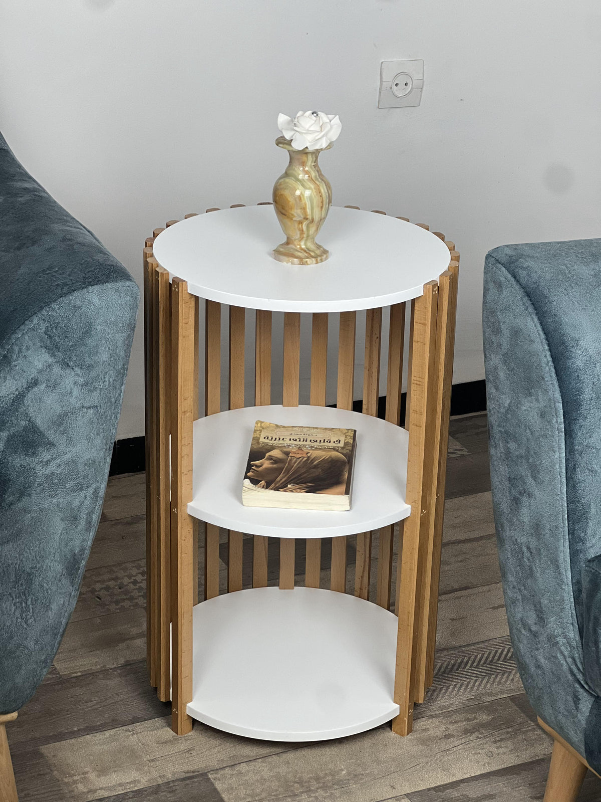 Table cylindrique à étagère